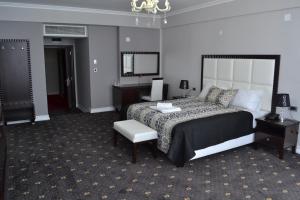 Postel nebo postele na pokoji v ubytování Hotel Emi + 37 fotografií