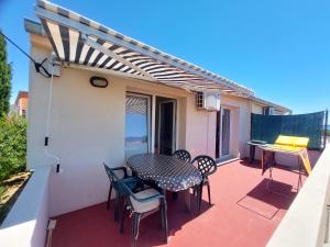 Балкон или терраса в Apartmani Toni Vodice