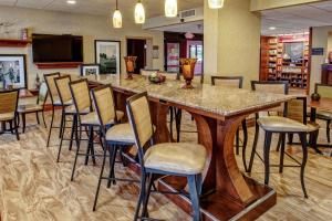 温切斯特（KY）希尔顿恒庭酒店餐厅或其他用餐的地方