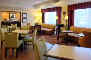 a dining room with tables and chairs and tablesktop at Hampton Inn Lima in Lima