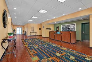 a lobby with a large rug on the floor at Hampton Inn Deming in Deming