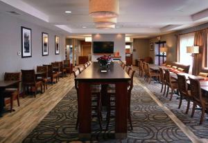 Restaurace v ubytování Hampton Inn Medford