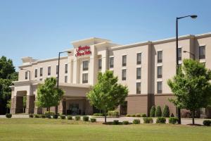 una representación de la parte delantera del hotel en Hampton Inn & Suites Prattville, en Prattville