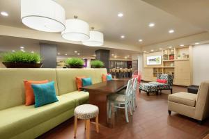 Posezení v ubytování Home2 Suites by Hilton Florida City