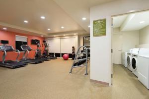 Fitness centrum a/nebo fitness zařízení v ubytování Home2 Suites by Hilton Florida City