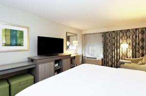 TV a/nebo společenská místnost v ubytování Hampton Inn Melbourne