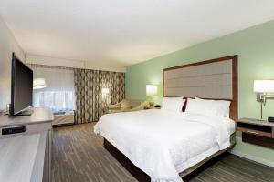 TV a/nebo společenská místnost v ubytování Hampton Inn Melbourne