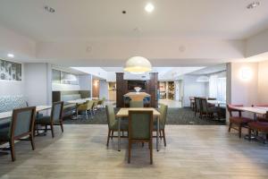 a dining room with tables and chairs in a restaurant at Hampton Inn & Suites Modesto - Salida in Modesto