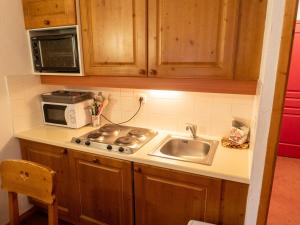 Fotografia z galérie ubytovania Appartement 4 pers avec piscine et balcon - Pied des pistes à Valfréjus - FR-1-468-106 v destinácii Modane