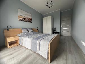 Giường trong phòng chung tại Blue and Cozy Apartment - Baltea Apartments