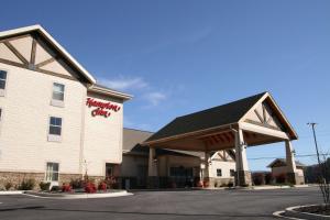 a front view of a wyncote inn at Hampton Inn Murphy in Murphy