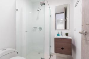 Bathroom sa PORTANOVA Suites by ADVENTU