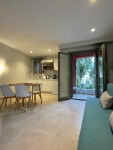 Η κουζίνα ή μικρή κουζίνα στο ANAX APARTMENTS PARGA