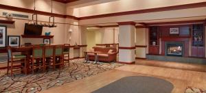 Ein Sitzbereich in der Unterkunft Hampton Inn & Suites North Conway