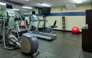 Das Fitnesscenter und/oder die Fitnesseinrichtungen in der Unterkunft Hampton Inn & Suites North Conway