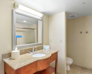 Ein Badezimmer in der Unterkunft Hampton Inn & Suites North Conway
