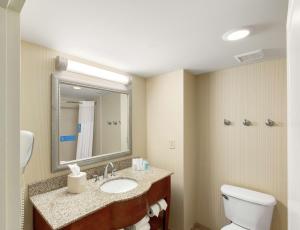 Ein Badezimmer in der Unterkunft Hampton Inn & Suites North Conway