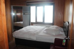 A bed or beds in a room at Sultanmurat AymeydanıTatil Köyü