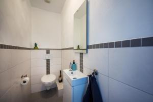 a small bathroom with a toilet and a sink at Altstadtjuwel mit Loft Charme - Netflix in Koblenz