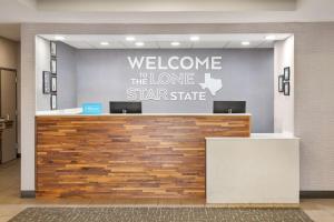 Vstupní hala nebo recepce v ubytování Hampton Inn Paris + 29 fotografií