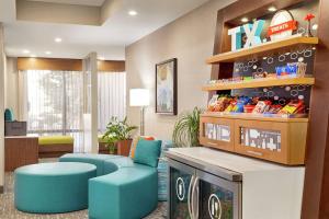 Kuchyň nebo kuchyňský kout v ubytování Hampton Inn Paris