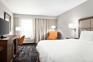 Postel nebo postele na pokoji v ubytování Hampton Inn Paris