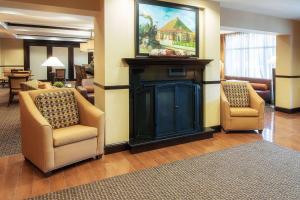 a living room with two chairs and a fireplace at Hampton Inn Oxford/Miami University Area in Oxford