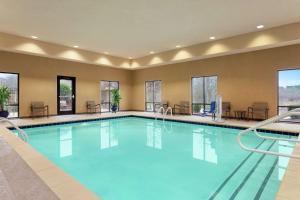 a large swimming pool in a hotel room at Hampton Inn & Suites Pine Bluff in Pine Bluff