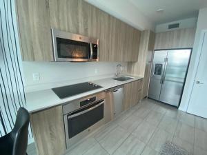 A kitchen or kitchenette at Luxury Oceanview Studio at Miami Design District