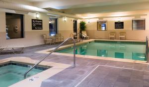 a large swimming pool in a hotel room at Hampton Inn Pendleton in Pendleton