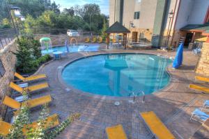 Bazén v ubytování Hampton Inn Pigeon Forge nebo v jeho okolí
