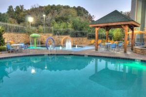 a swimming pool with a gazebo and a swimming pool at Hampton Inn Pigeon Forge in Pigeon Forge