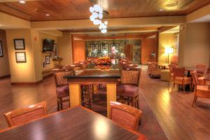 A restaurant or other place to eat at Hampton Inn Pigeon Forge