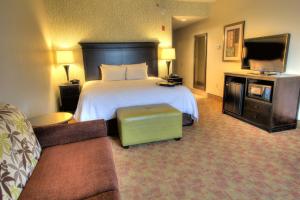Postel nebo postele na pokoji v ubytování Hampton Inn Pigeon Forge