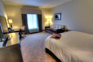 Postel nebo postele na pokoji v ubytování Hampton Inn Pigeon Forge