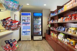 酒店内部或周边的超市或其他商店