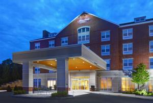 Hampton Inn Bath - Brunswick Area , ME في باث: واجهة الفندق