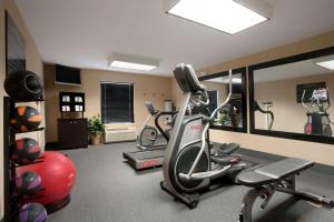 Fitnes oz. oprema za telovadbo v nastanitvi Hampton Inn Canon City