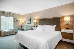 Postel nebo postele na pokoji v ubytování Hampton Inn Raynham-Taunton