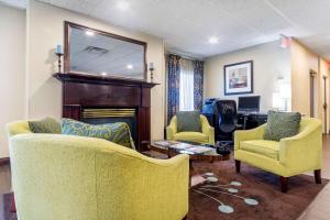 a living room with a yellow couch and chairs and a desk at Hampton Inn Richmond KY in Richmond