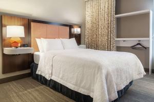Postel nebo postele na pokoji v ubytování Hampton Inn Rockford + 13 fotografií