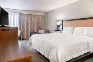 Postel nebo postele na pokoji v ubytování Hampton Inn Rockford