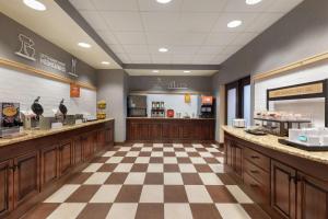 Ett kök eller pentry på Hampton Inn & Suites Rogers