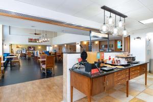 Kjøkken eller kjøkkenkrok på Hampton Inn & Suites Pittsburg
