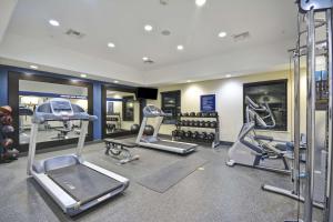Fitness centrum a/nebo fitness zařízení v ubytování Hampton Inn Kenedy