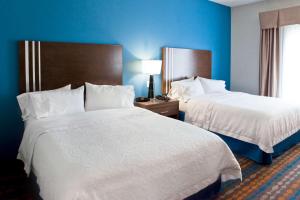 Postel nebo postele na pokoji v ubytování Hampton Inn Kenedy