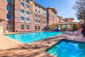 Bazén v ubytování Hilton Garden Inn St. George nebo v jeho okolí