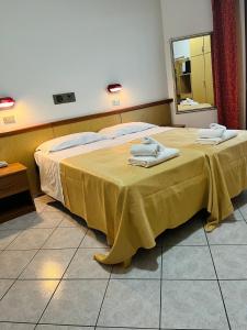 Postel nebo postele na pokoji v ubytování Hotel Columbia Frontemare