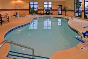 a large swimming pool in a hotel lobby at Hampton Inn Lincoln in Lincoln