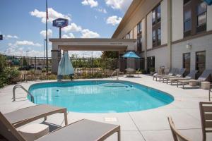 a swimming pool in front of a building at Hampton Inn Tuscaloosa - East in Tuscaloosa